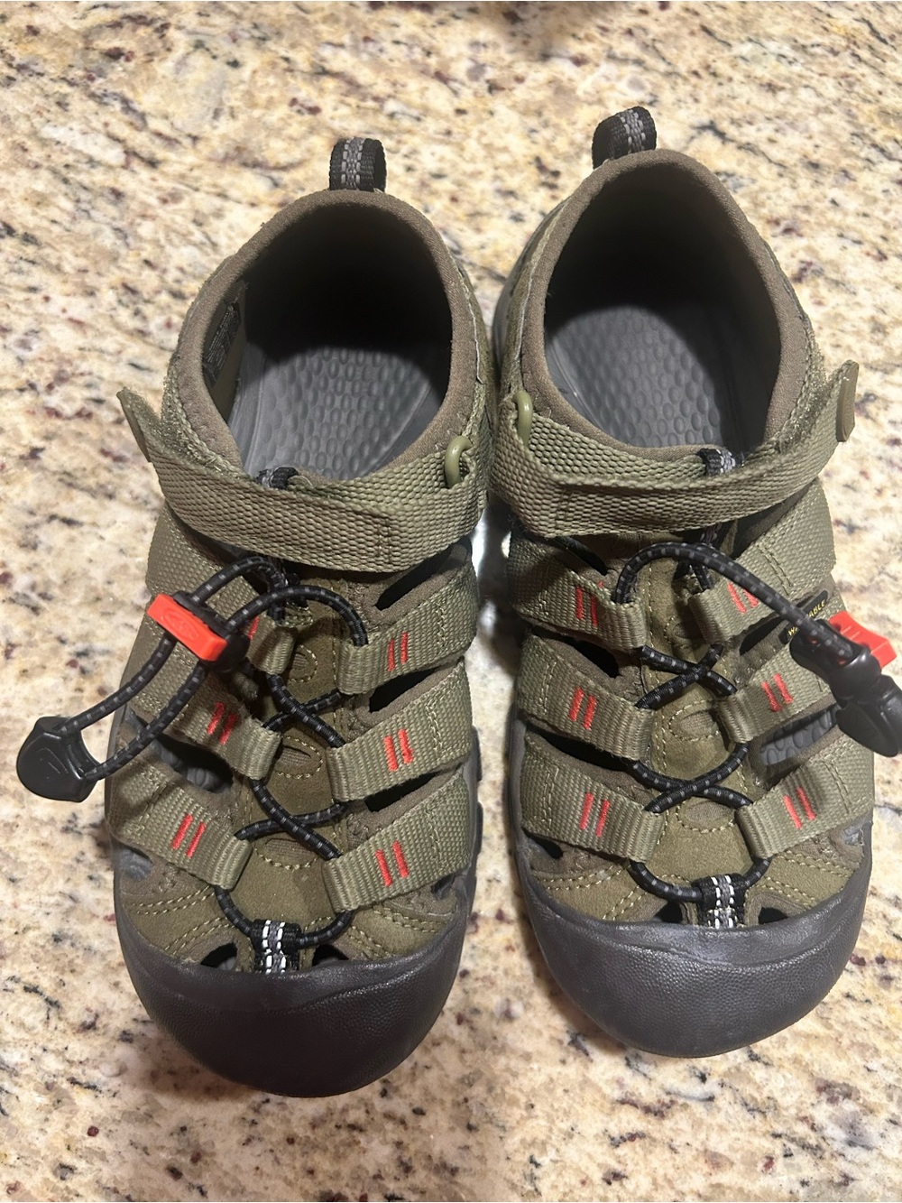 Keen Kids Newport H2 Water sandals. Like new. Size 2 bungee lace up olive green
